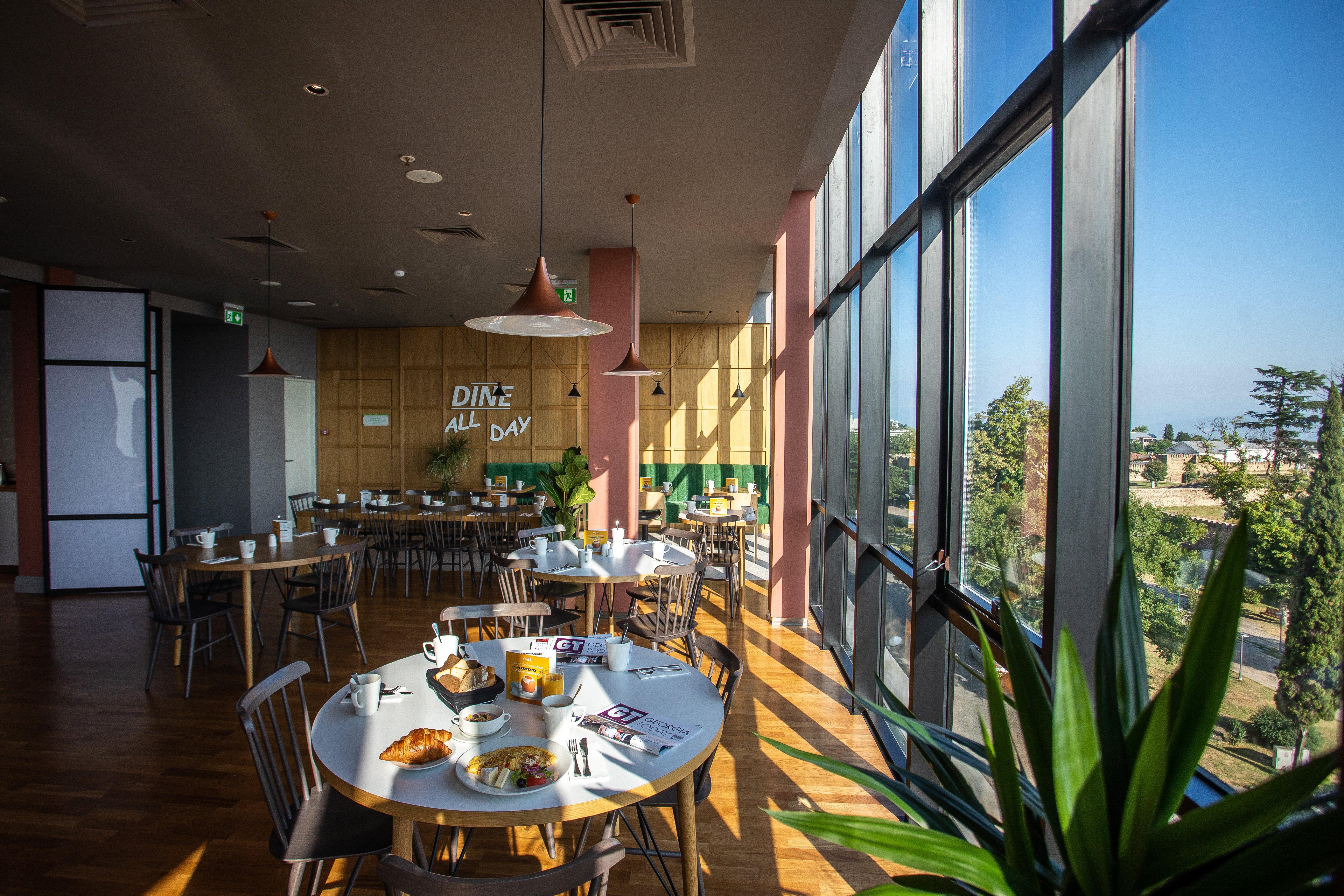 Holiday Inn Telavi By Ihg Bagian luar foto